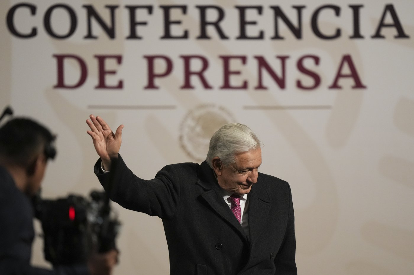Live music, breakfast and a raffle: Mexico's president makes the most of his final day in office | iNFOnews.ca