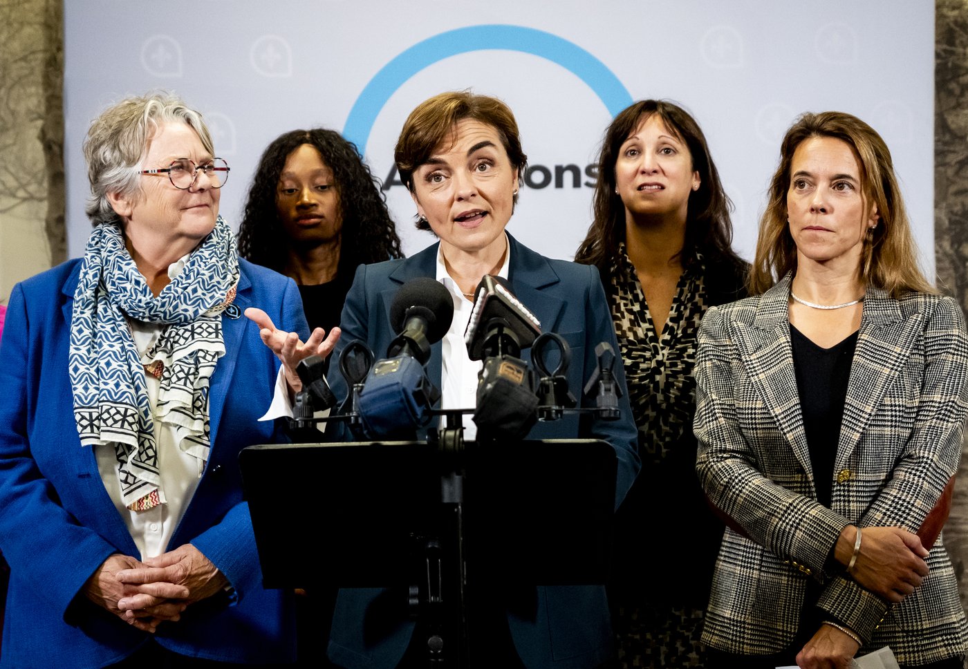 Parti Québécois leader aiming for a majority with election days away | iNFOnews.ca