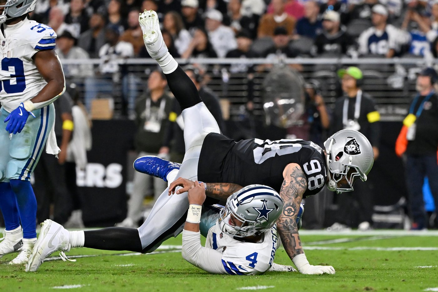 Raiders' Maxx Crosby added to injury report with knee issue ahead of Browns game | iNFOnews.ca