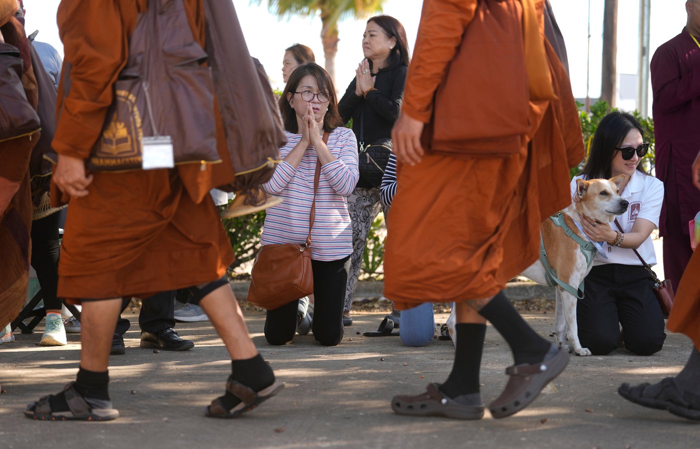Buddhist monks resume 2,300-mile walk for peace after accident near Houston | iNFOnews.ca Buddhist monks resume 2,300-mile walk for peace after accident near Houston | iNFOnews.ca