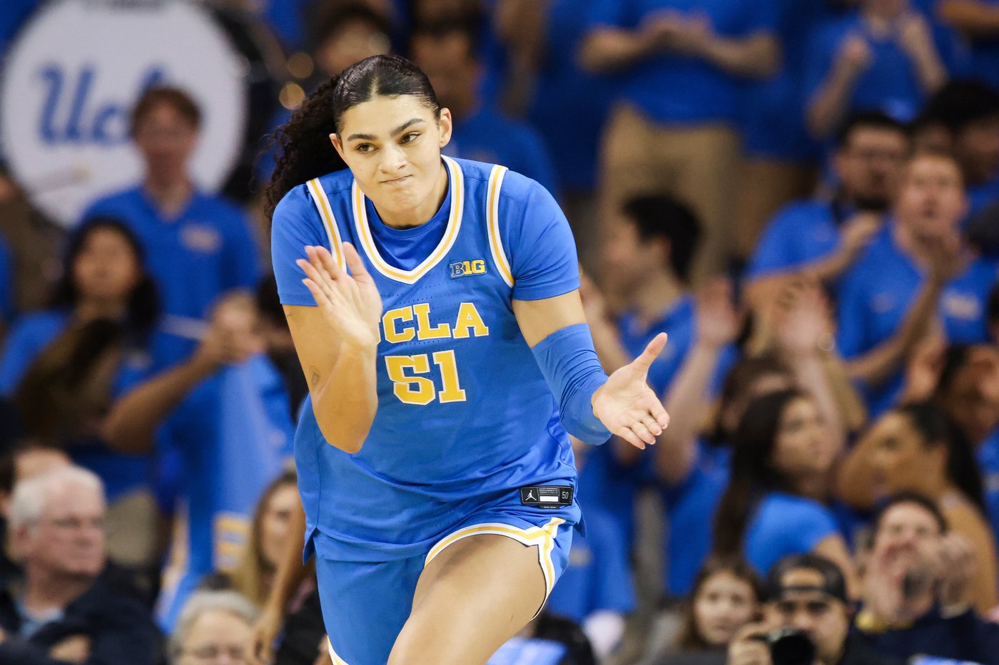 Lauren Betts' double-double leads No. 4 UCLA women to 80-46 rout of 17th-ranked USC | iNFOnews.ca