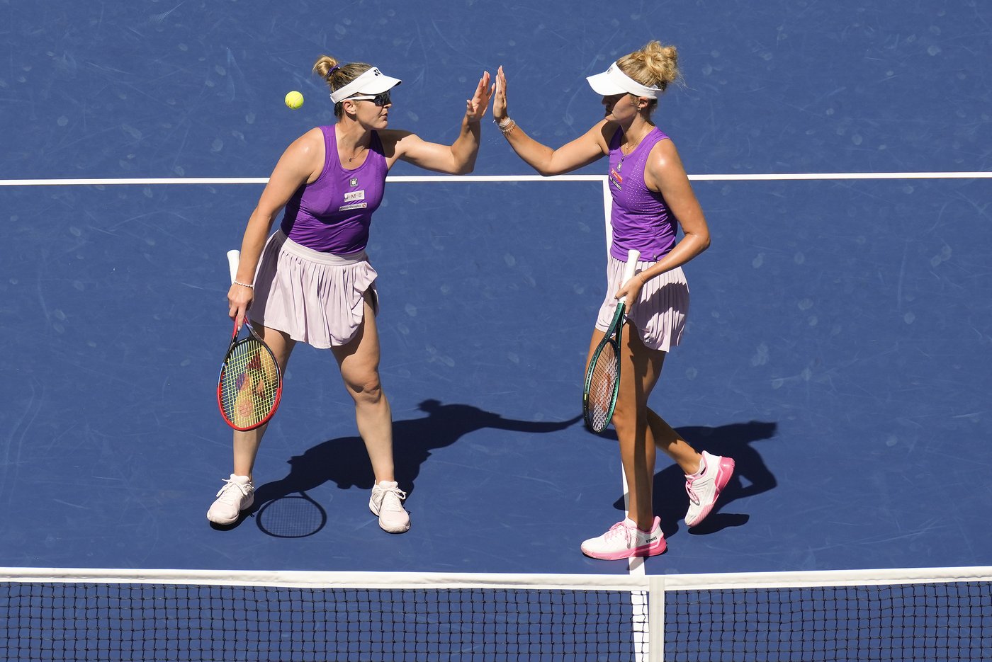 Canada's Dabrowski and Routliffe win U.S. Open women's doubles title | iNFOnews.ca Canada's Dabrowski and Routliffe win U.S. Open women's doubles title | iNFOnews.ca