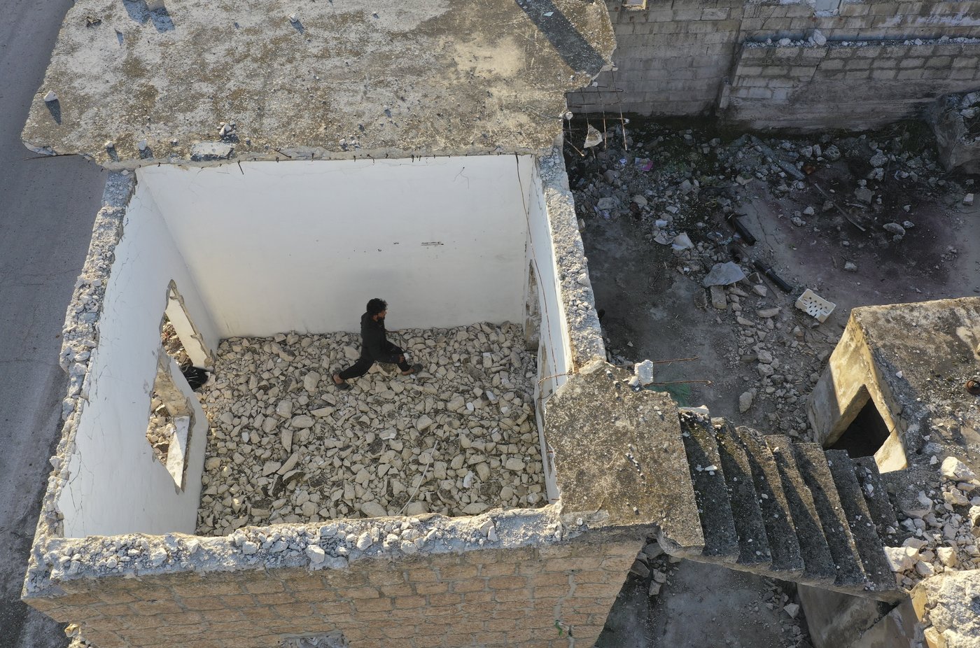 AP PHOTOS: In northern Syria, displaced owners return to houses with no roofs | iNFOnews.ca
