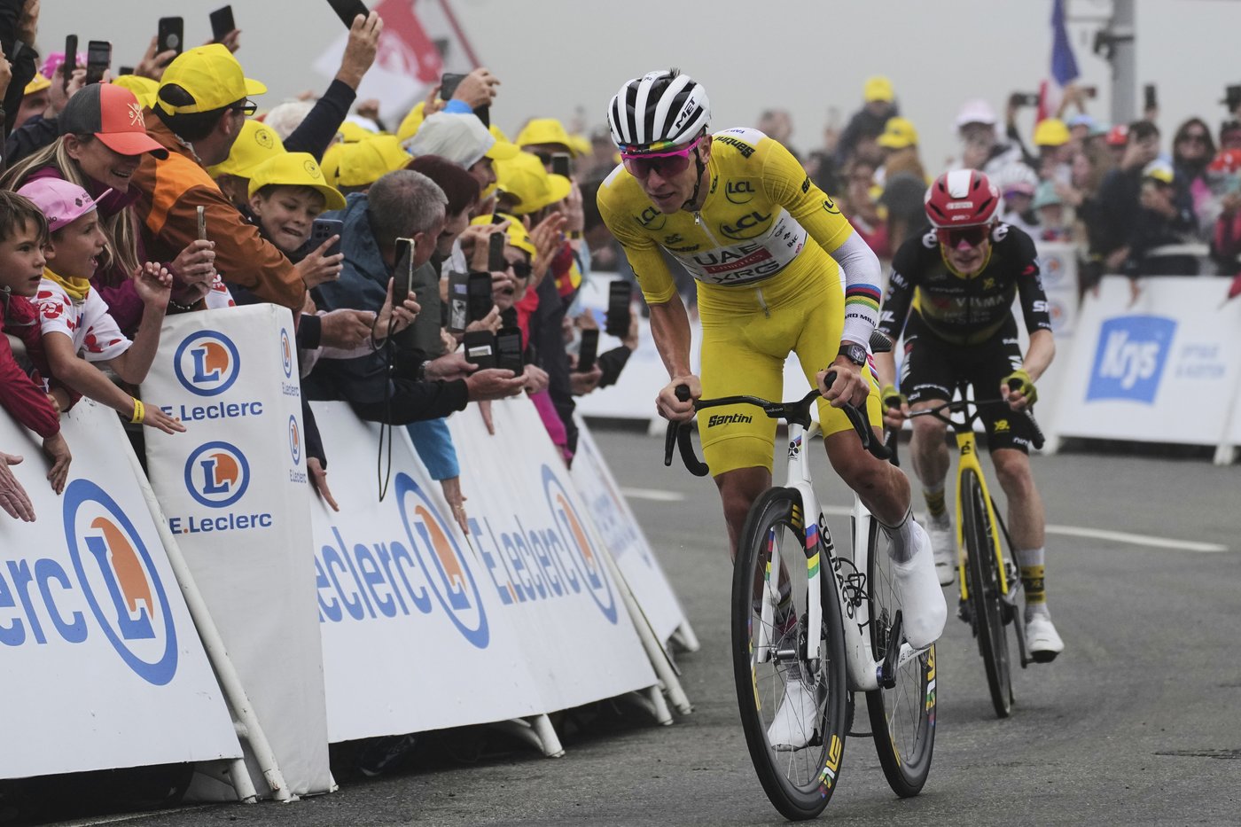 Ineos-Grenadiers team car hits spectator during Tour de France | iNFOnews.ca