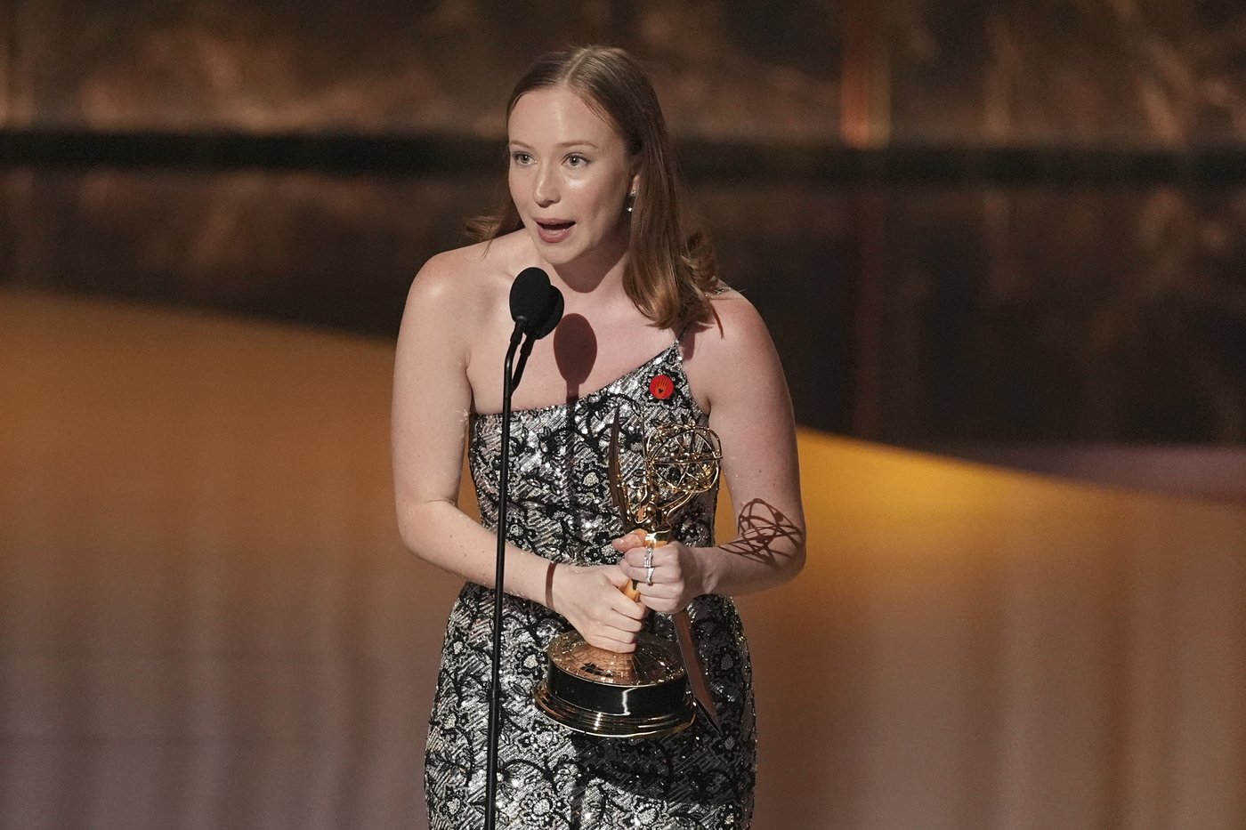 'The Studio' and Seth Rogen have record-setting Emmys as Noah Wyle and 'The Pitt' get top drama wins | iNFOnews.ca