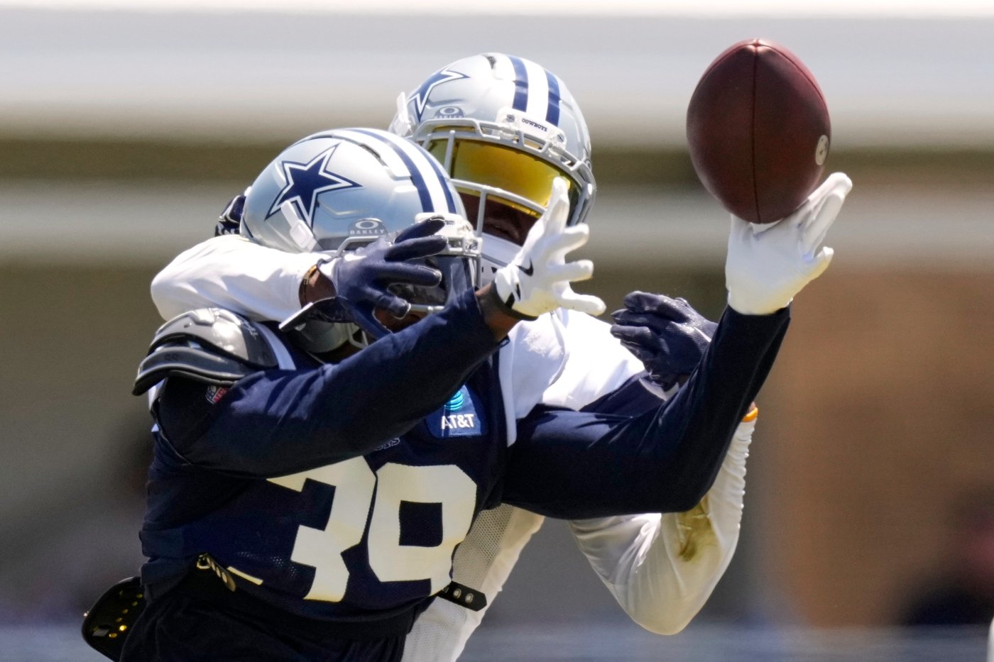 Communication is critical for coordinator Christian Parker to turn around Cowboys' defense | iNFOnews.ca