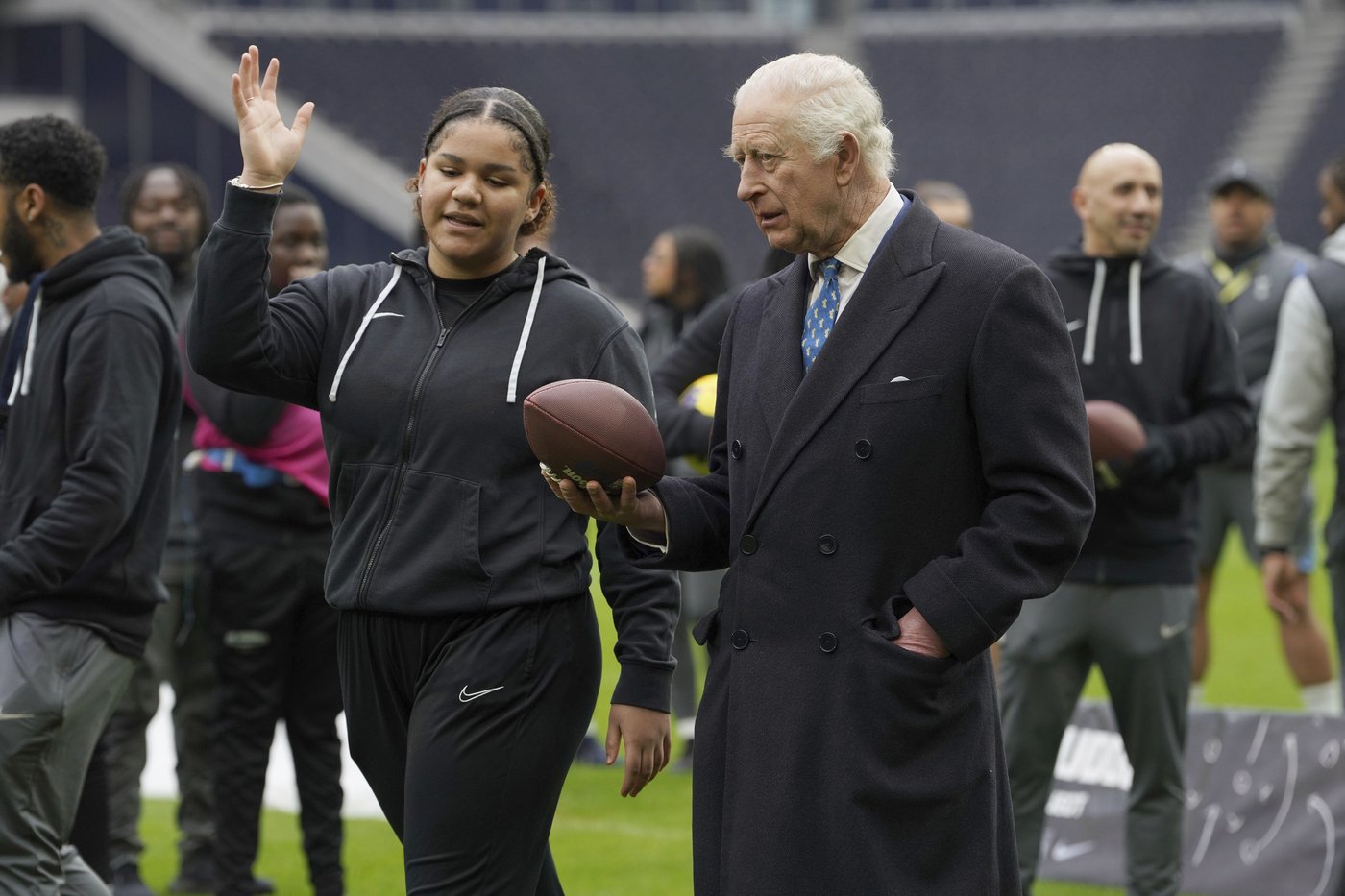 King Charles gets QB lesson at Tottenham Hotspur Stadium | iNFOnews.ca