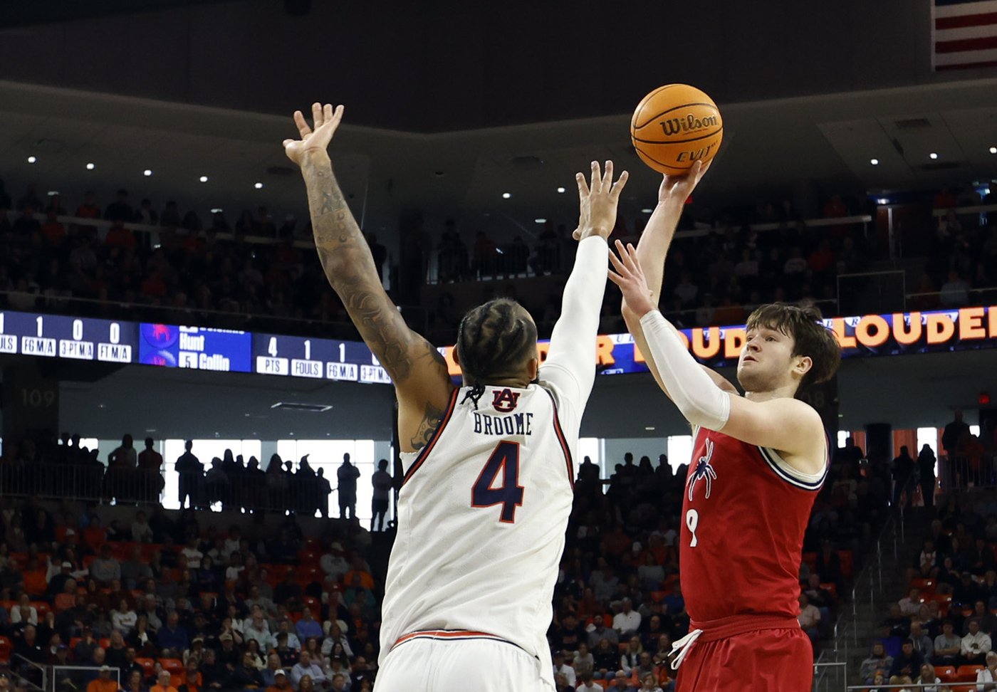 Miles Kelly helps No. 2 Auburn beat Richmond 98-54 | iNFOnews.ca