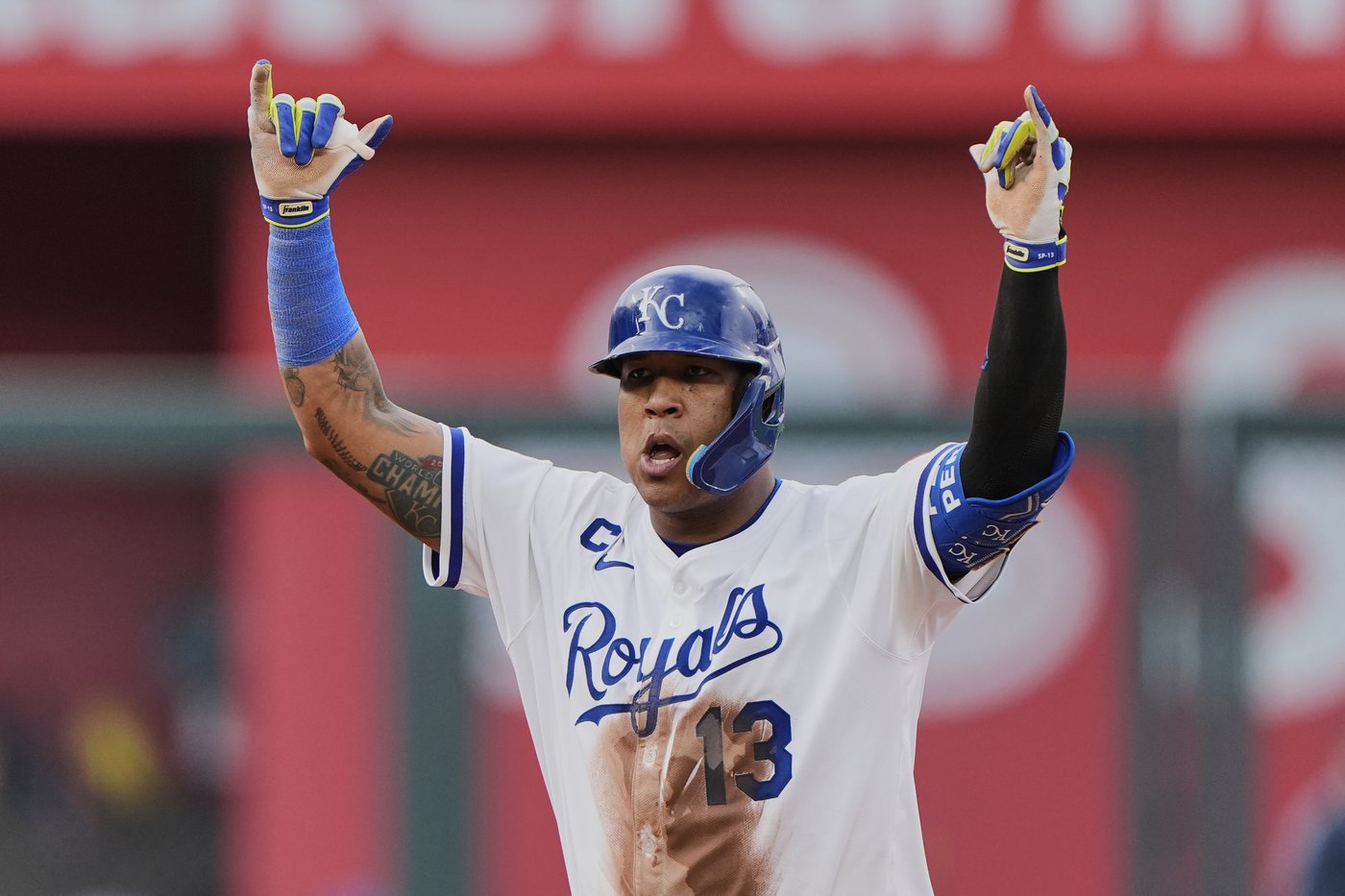 Witt's hit streak reaches 16 games, Royals beat Rockies 6-2 to wrap up doubleheader, series sweep | iNFOnews.ca