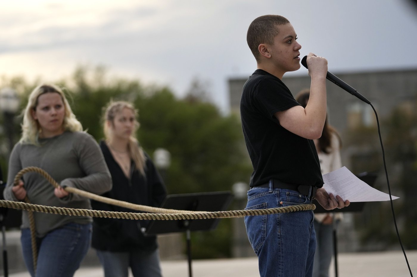 Trump pledged to roll back protections for transgender students. They're flooding crisis hotlines | iNFOnews.ca Trump pledged to roll back protections for transgender students. They're flooding crisis hotlines | iNFOnews.ca