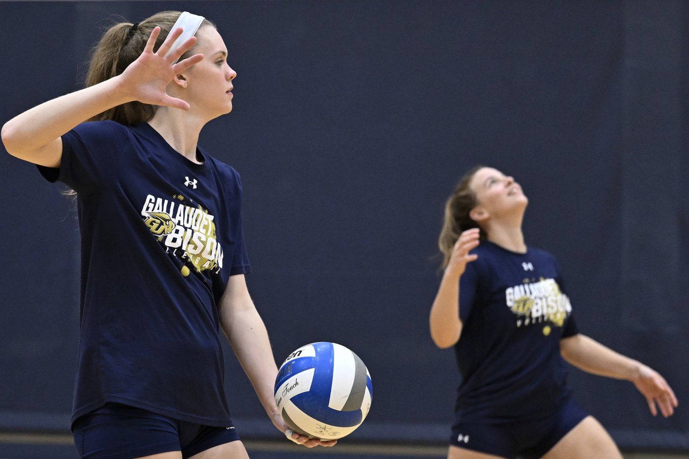 Gallaudet women's volleyball team is signing, quietly winning and rolling into the NCAA Tournament | iNFOnews.ca