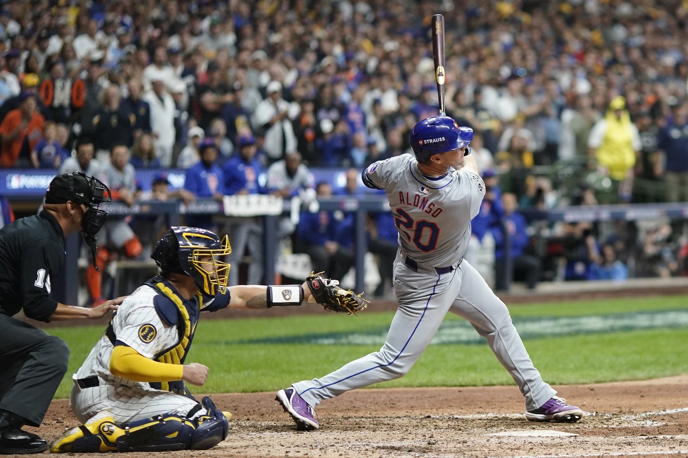 Mets advance in playoffs with 4-2 win over Brewers as Alonso homers to spark 9th-inning rally | iNFOnews.ca