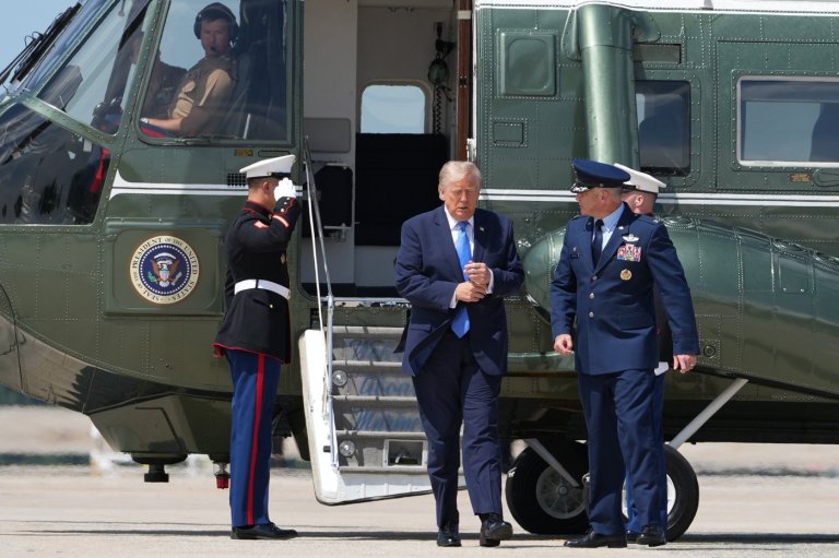 FAA is investigating why a plane was allowed to take off as President Trump's helicopter approached | iNFOnews.ca