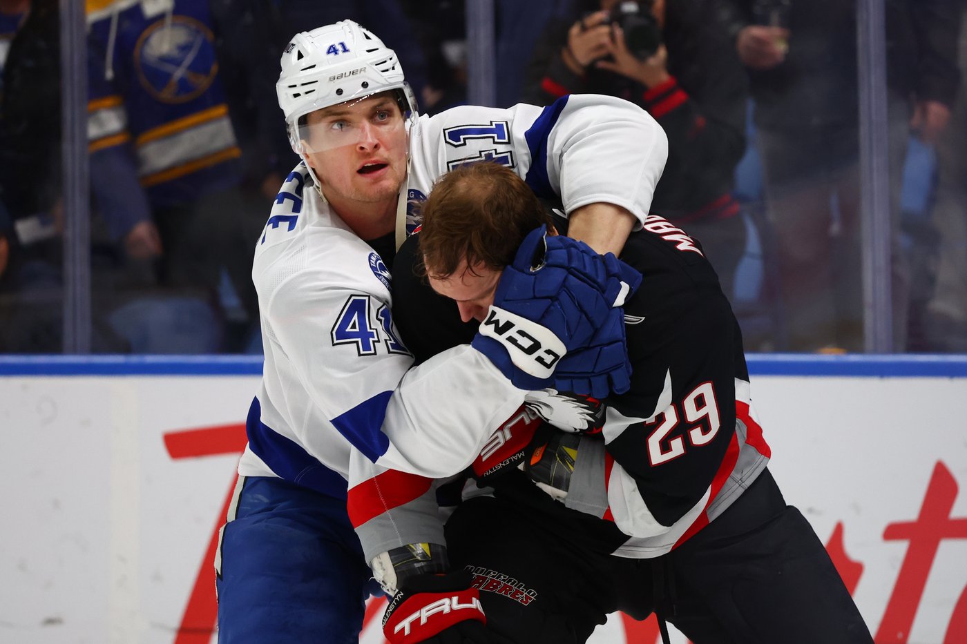 Zucker scores go-ahead goal and Sabres beat Lightning 4-2 in showdown of Atlantic Division Leaders | iNFOnews.ca