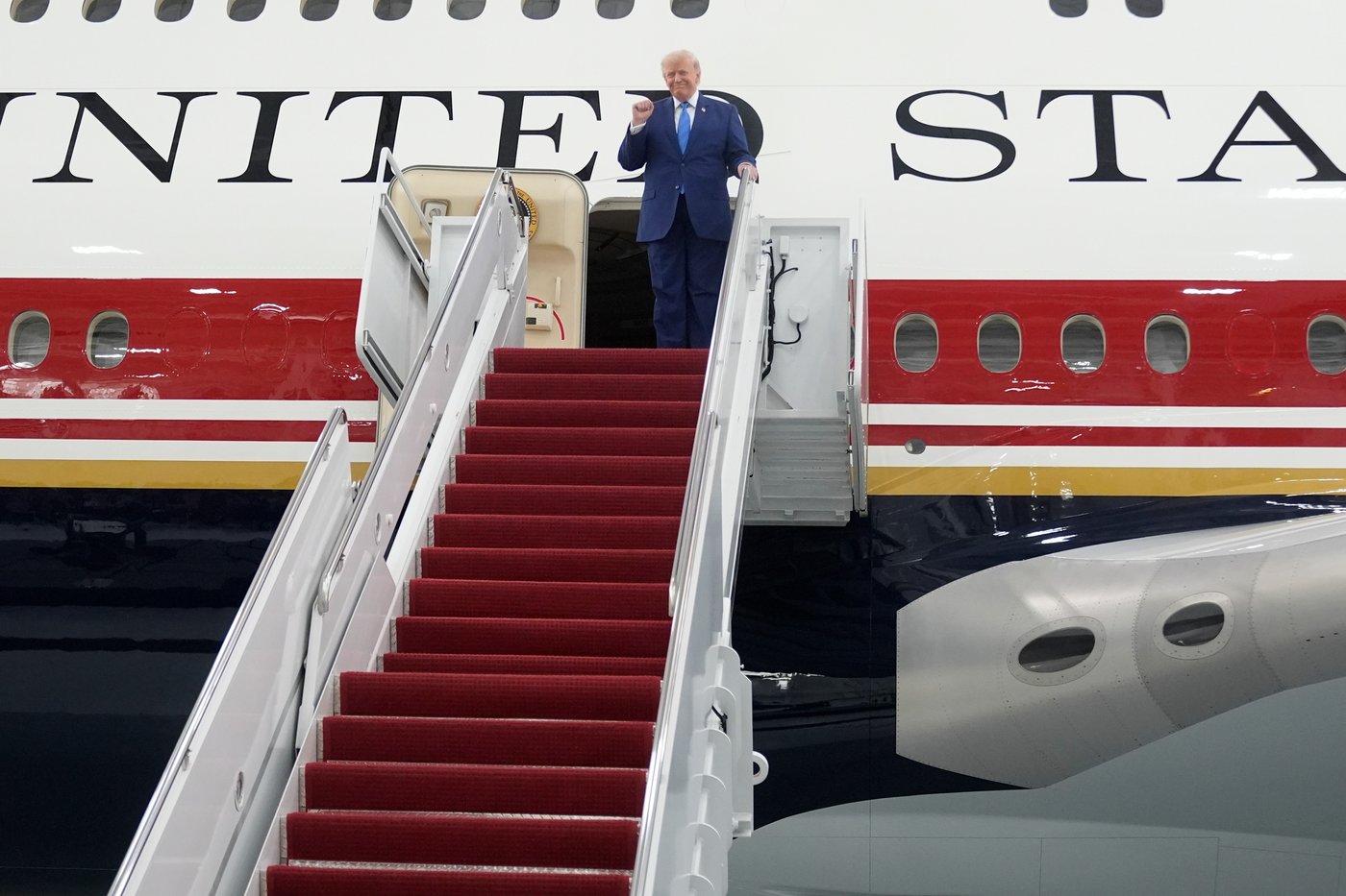President Donald Trump unveils the new Air Force One, a converted Qatari jet | iNFOnews.ca President Donald Trump unveils the new Air Force One, a converted Qatari jet | iNFOnews.ca