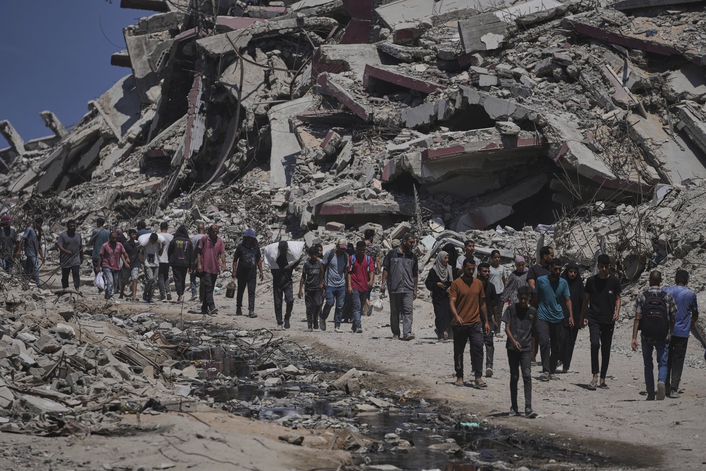 UN food agency says Israeli tanks and snipers opened fire on a crowd seeking aid in Gaza | iNFOnews.ca