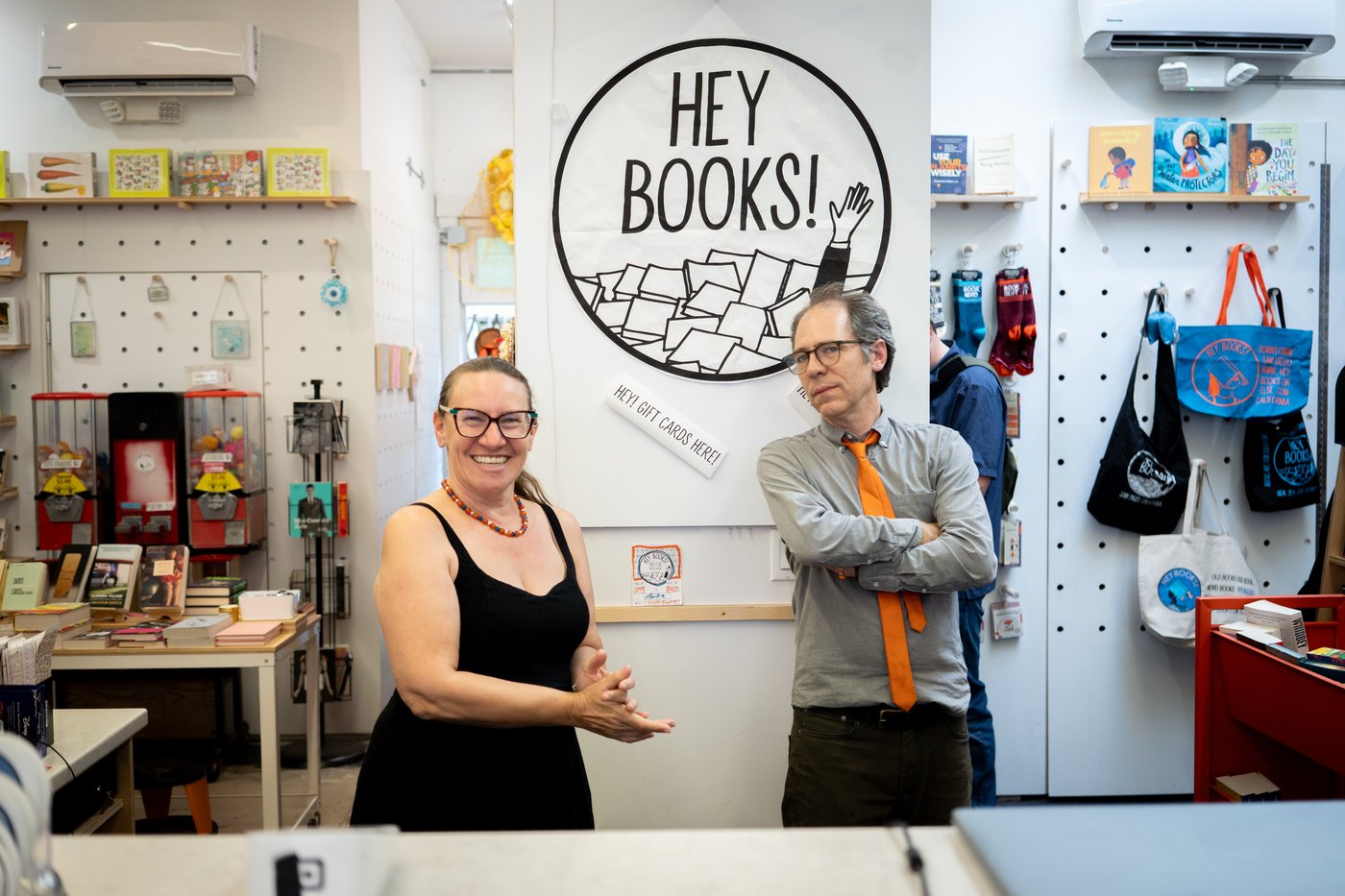 Independent bookstores are multiplying, although many people still think they're dying out | iNFOnews.ca