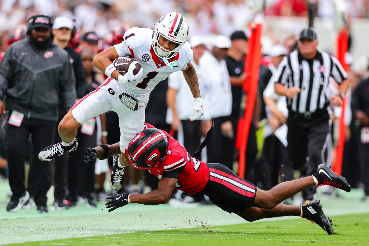 Gunner Stockton ties school record with 5 TD passes as No. 2 Georgia crushes Western Kentucky 70-20 | iNFOnews.ca