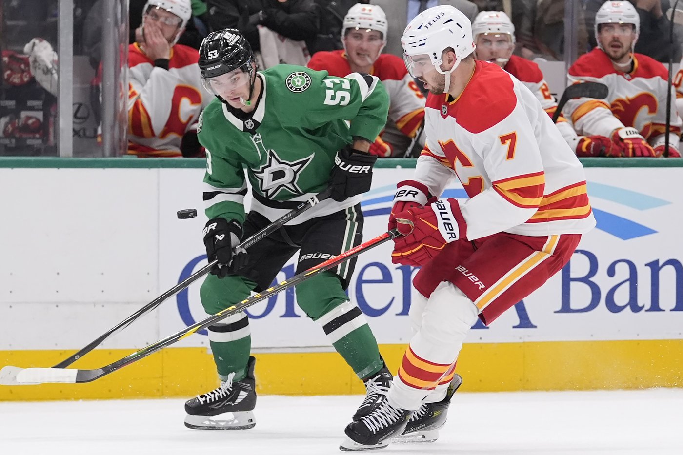 Hintz ignites third-period goal barrage as Stars beat Flames 6-2 | iNFOnews.ca