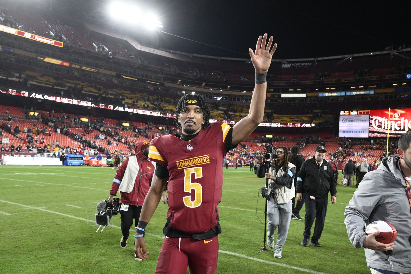 Jayden Daniels dazzles again as Commanders clinch a playoff spot by beating Falcons 30-24 in OT | iNFOnews.ca