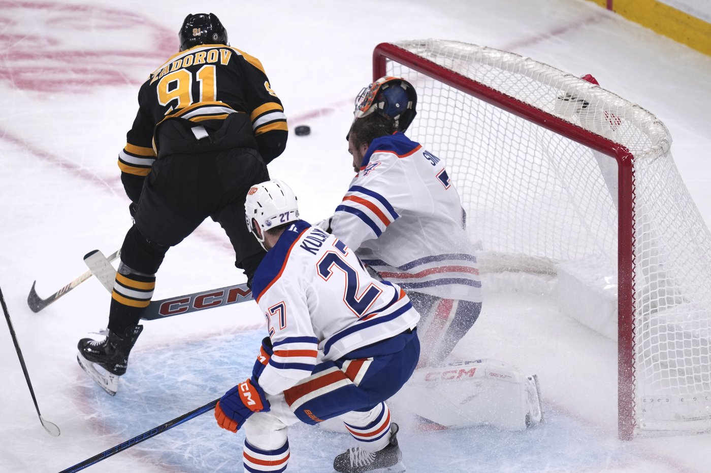 Oilers' goalie Stuart Skinner leaves game after collision with Bruins' Nikita Zadorov | iNFOnews.ca Oilers' goalie Stuart Skinner leaves game after collision with Bruins' Nikita Zadorov | iNFOnews.ca