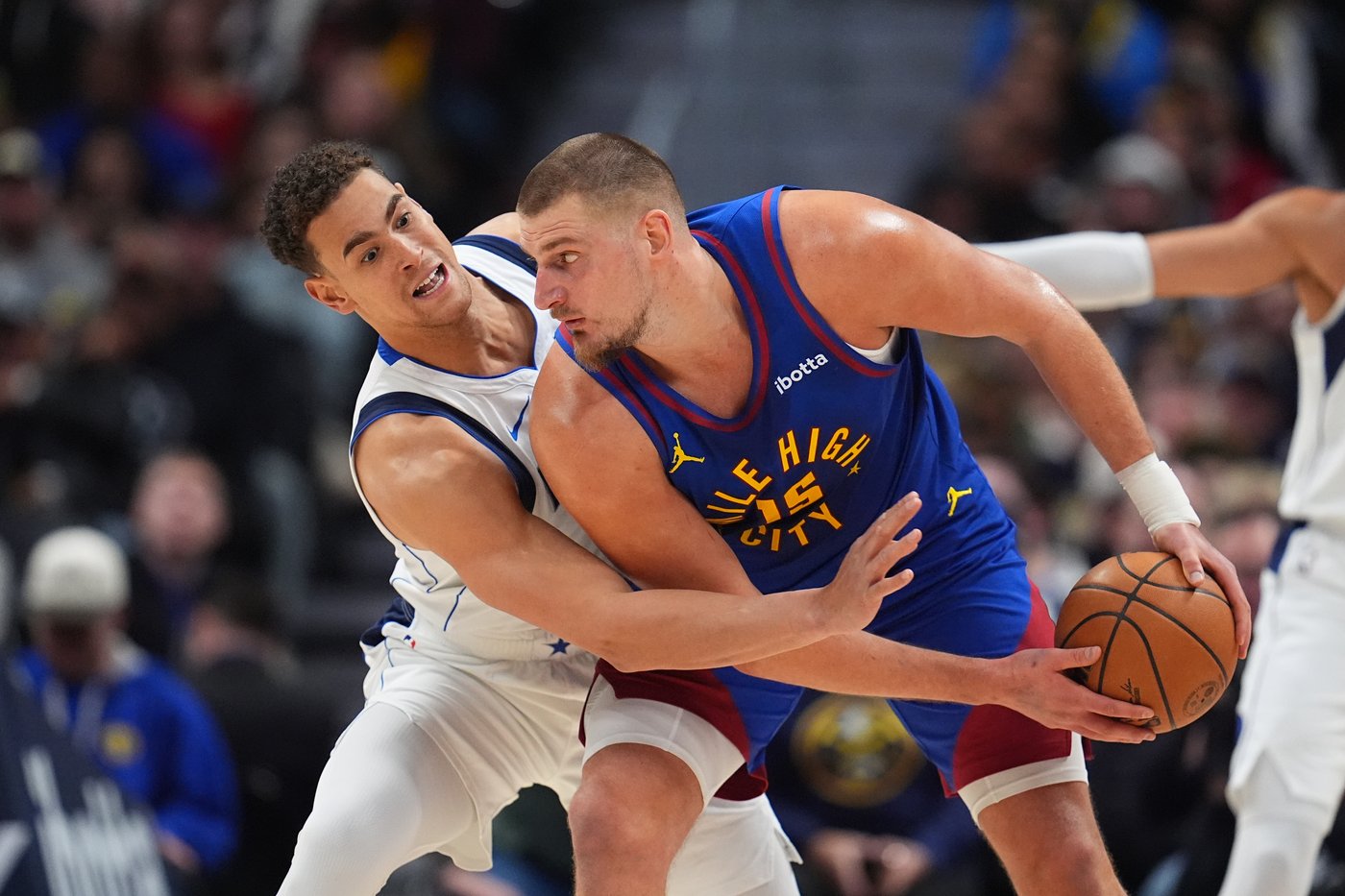 Anthony Davis has 32 points as Mavericks beat Nuggets 131-121 | iNFOnews.ca