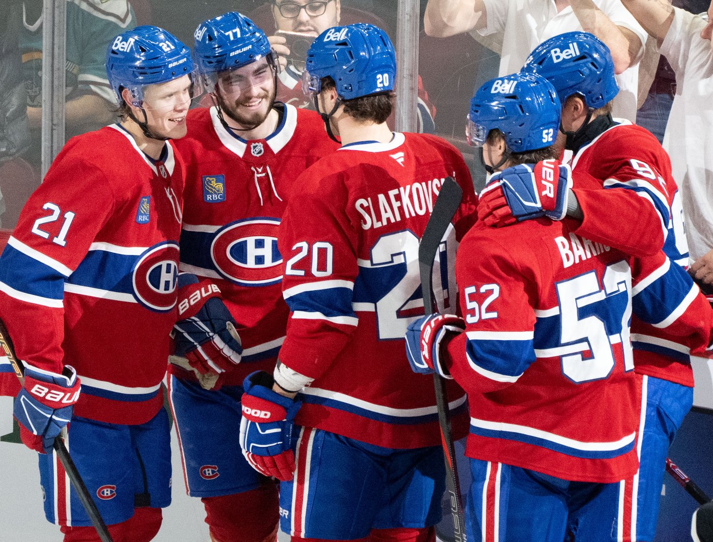 Kirby Dach snaps scoring drought with clutch goal off 'lucky bounce' | iNFOnews.ca