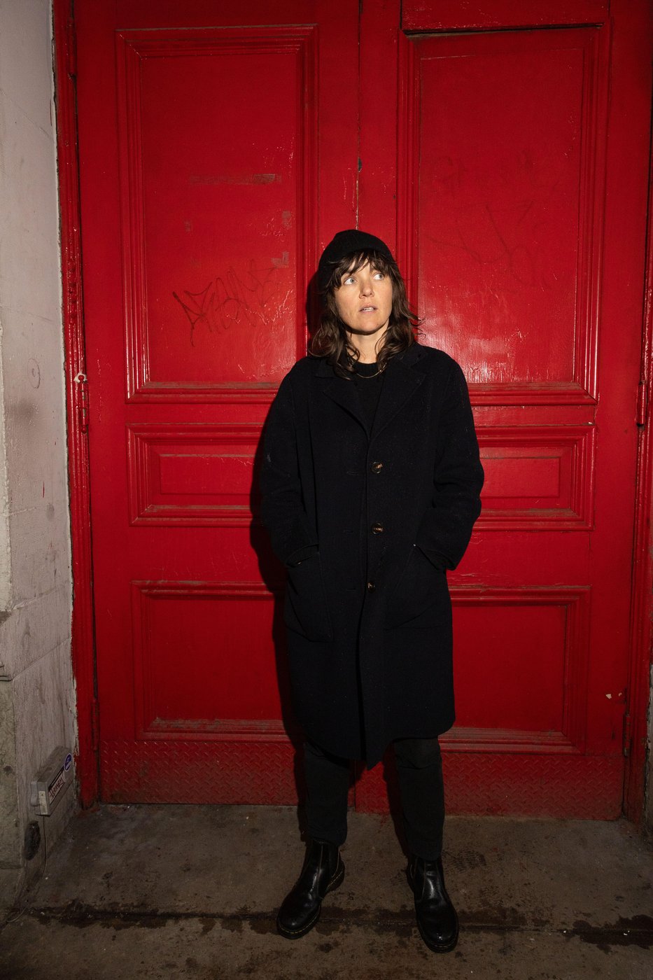 Courtney Barnett works her way through writer's block with a little help from a praying mantis | iNFOnews.ca