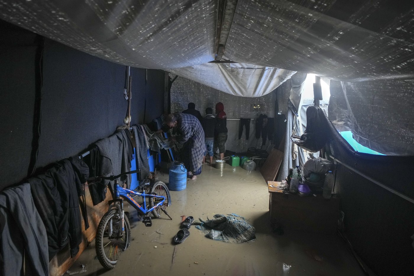 Middle East latest: Dozens of patients and wounded evacuated from Gaza for treatment | iNFOnews.ca