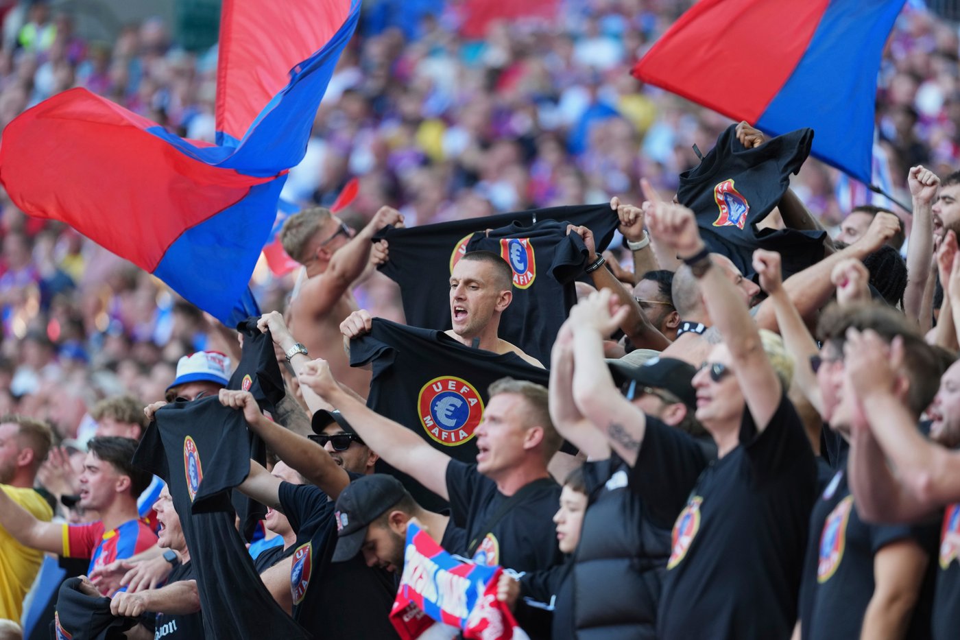 Crystal Palace fans take their feud with UEFA all the way to Conference League final | iNFOnews.ca Crystal Palace fans take their feud with UEFA all the way to Conference League final | iNFOnews.ca
