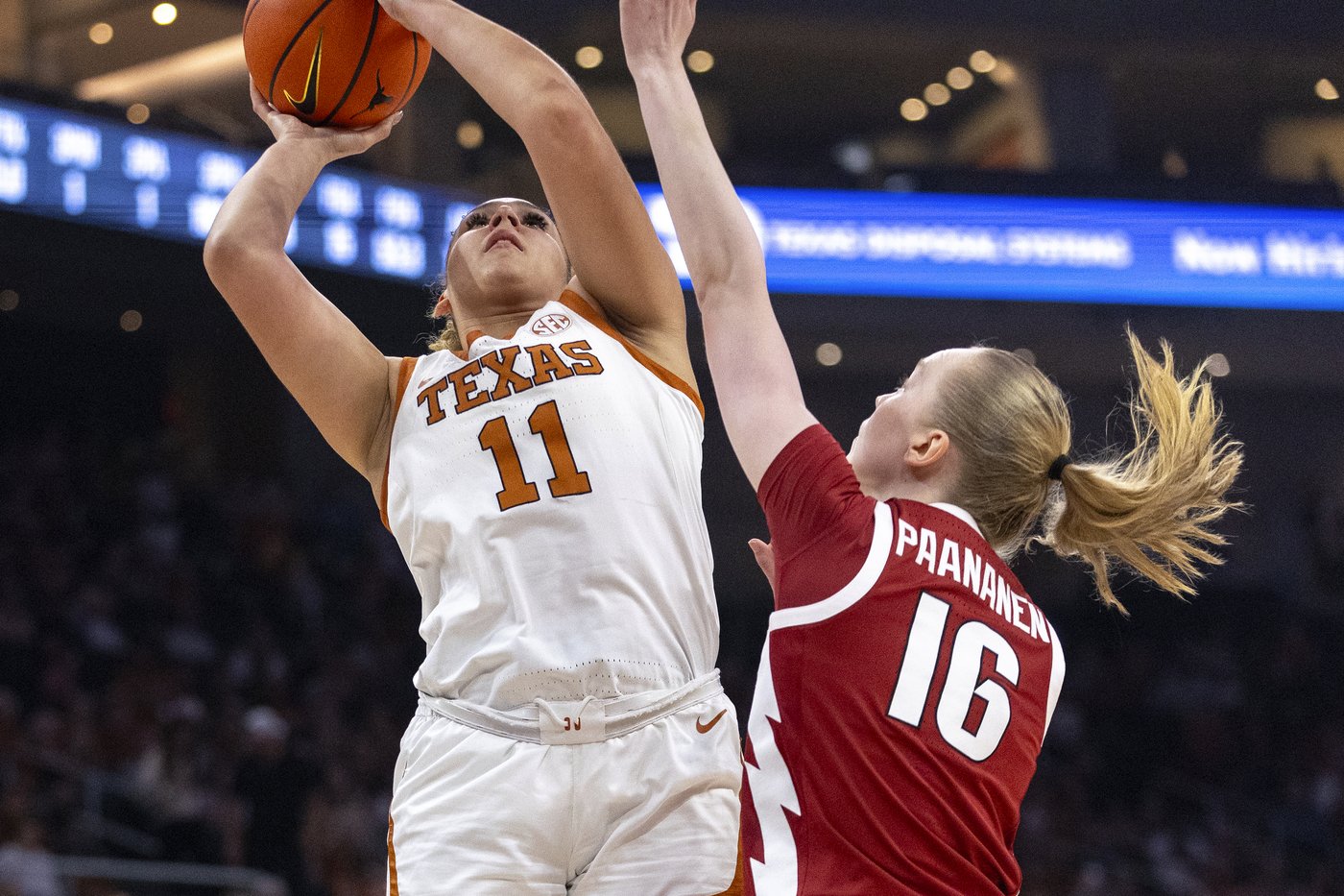 Moore's 17 points and 14 rebounds help lead No. 5 Texas to a 90-56 win over Arkansas | iNFOnews.ca Moore's 17 points and 14 rebounds help lead No. 5 Texas to a 90-56 win over Arkansas | iNFOnews.ca