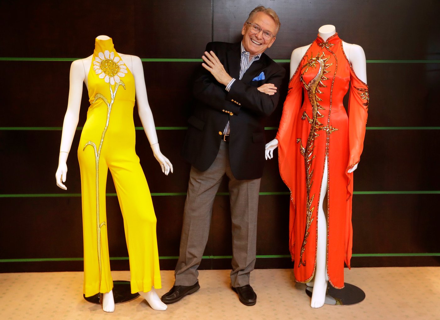 Bob Mackie, designer to the stars who dressed Cher and Marilyn and defined '70s glamour, dies at 87 | iNFOnews.ca