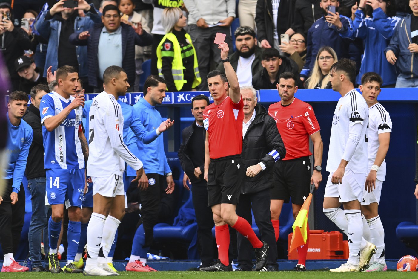 Mbappé sent off in the 1st half but Real Madrid beats Alaves in Spanish league | iNFOnews.ca