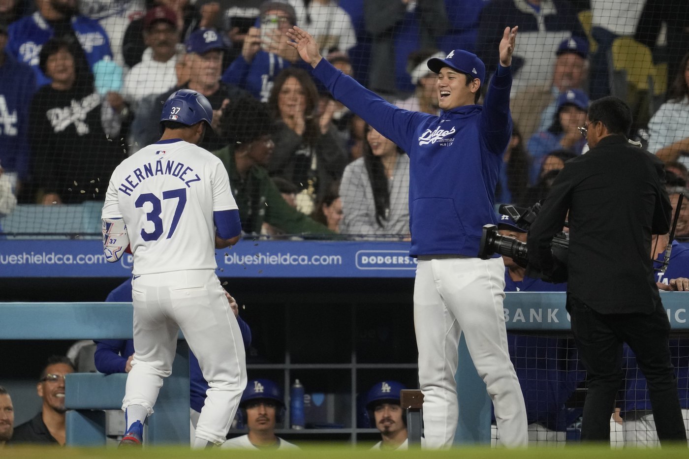 Ohtani sets MLB record with homer and stolen base in same game in Dodgers' 6-4 win over Rockies | iNFOnews.ca Ohtani sets MLB record with homer and stolen base in same game in Dodgers' 6-4 win over Rockies | iNFOnews.ca