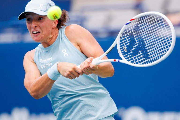 Swiatek tops Kostyuk to secure quarterfinal berth at National Bank Open | iNFOnews.ca