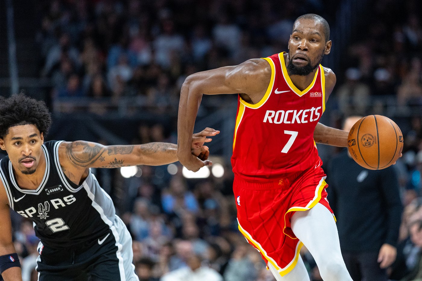 Amen Thompson blocks Wembanyama in final second as the Rockets beat the Spurs 114-110 in Austin | iNFOnews.ca Amen Thompson blocks Wembanyama in final second as the Rockets beat the Spurs 114-110 in Austin | iNFOnews.ca