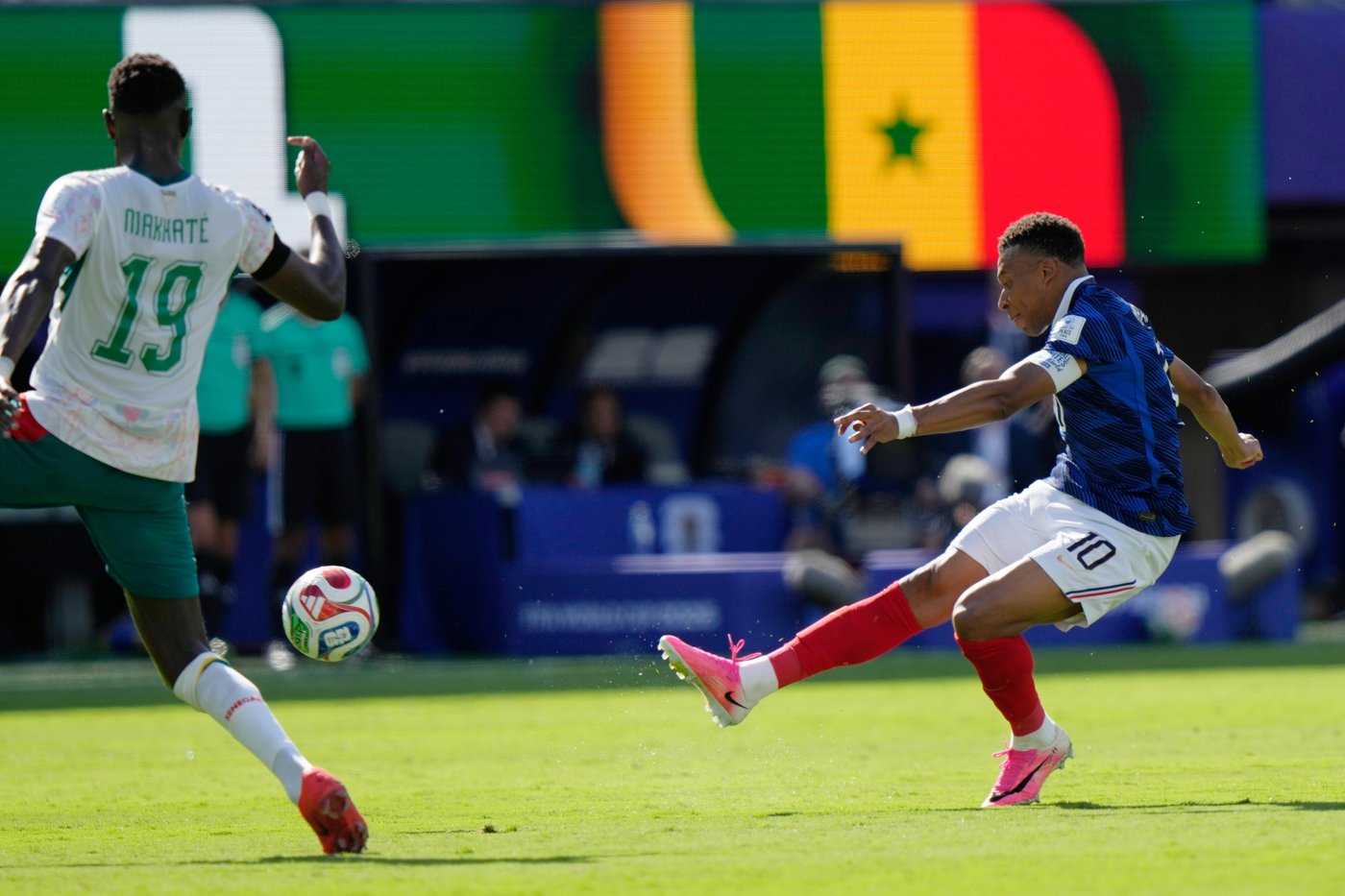 Kylian Mbappé sparks France with 2 goals in 3-1 win over Senegal at the World Cup | iNFOnews.ca