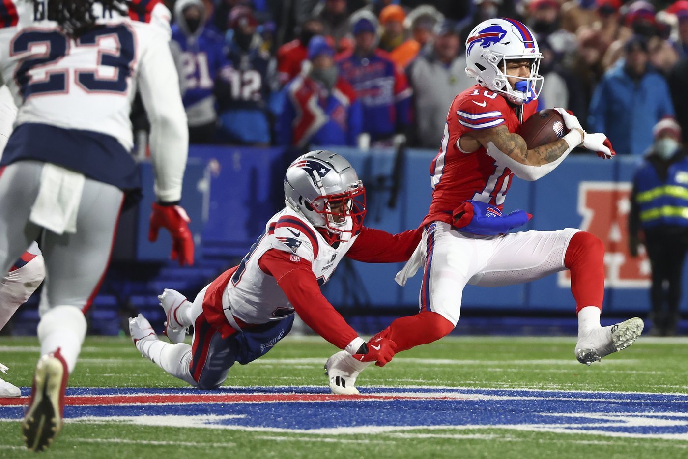 James Cook scores 2 TDs and Bills force 3 turnovers in 24-21 win over Patriots | iNFOnews.ca James Cook scores 2 TDs and Bills force 3 turnovers in 24-21 win over Patriots | iNFOnews.ca