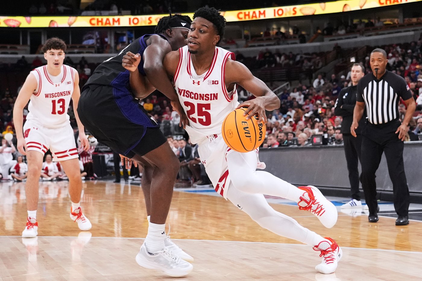 Blackwell scores 34, No. 23 Wisconsin holds off Washington 85-82 to advance to Big Ten quarterfinals | iNFOnews.ca