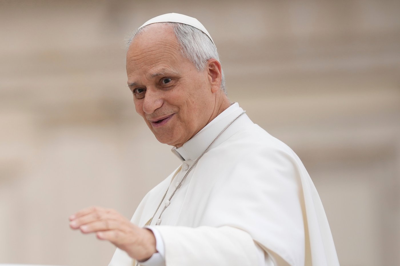 Illinois treasurer’s gift to Pope Leo? $8.65 of pontiff’s own money | iNFOnews.ca