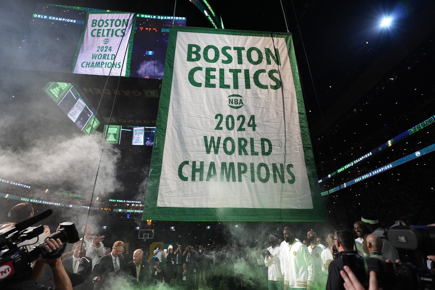 Celtics celebrate 18th NBA title with banner, rings and call from Tatum: 'Let's do it again.' | iNFOnews.ca