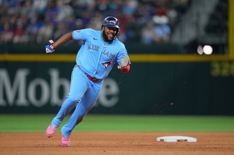 Blue Jays 1B Vladimir Guerrero Jr. exits early at Texas with left lower back tightness | iNFOnews.ca
