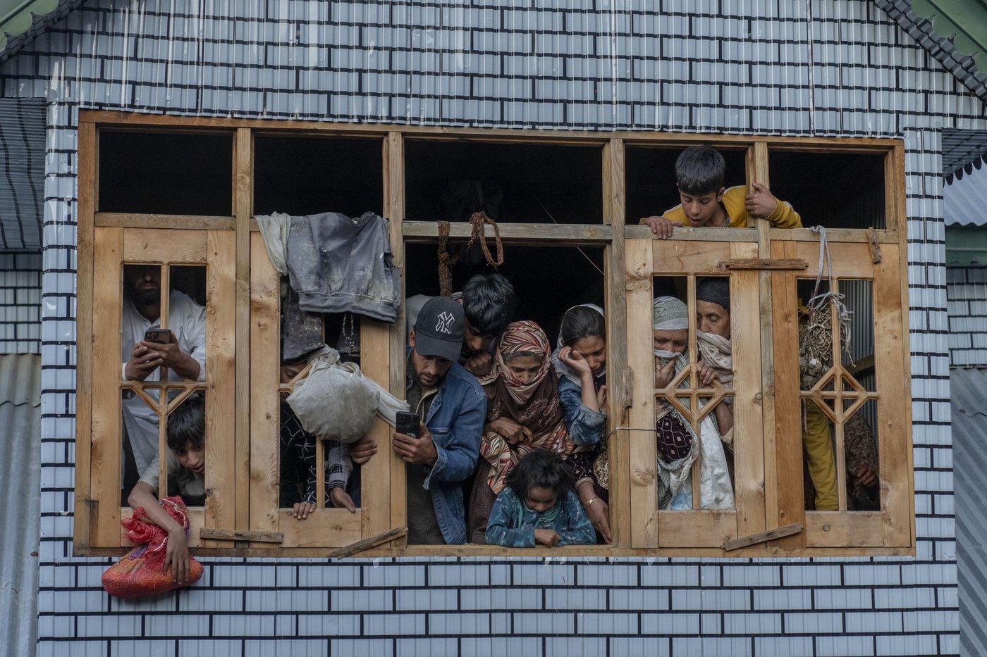 3 Indian soldiers and 2 civilians are killed in an alleged rebel ambush in Kashmir | iNFOnews.ca