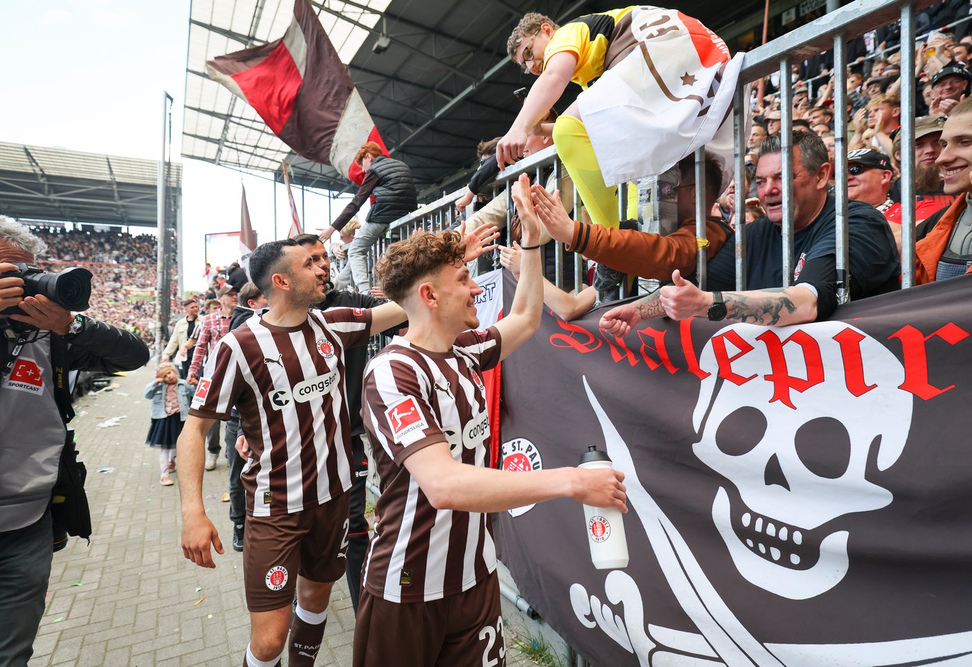 Fans of German left-wing club St. Pauli have become part-owners of its stadium | iNFOnews.ca Fans of German left-wing club St. Pauli have become part-owners of its stadium | iNFOnews.ca