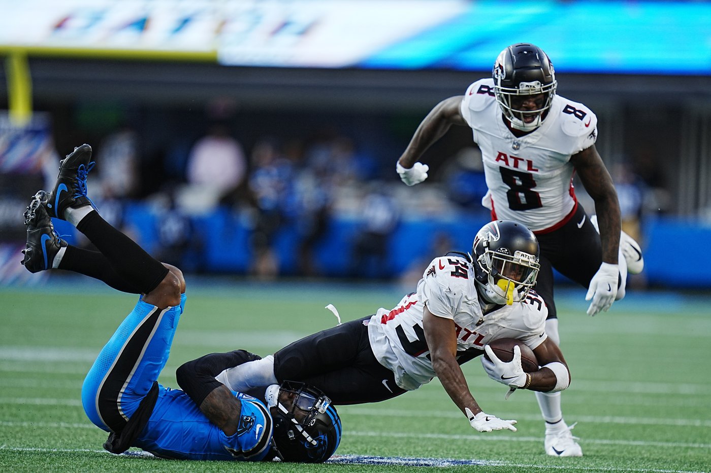 Bijan Robinson scores 2 TDs. Falcons beat Panthers 38-20 for 3rd straight victory vs. NFC South foe | iNFOnews.ca