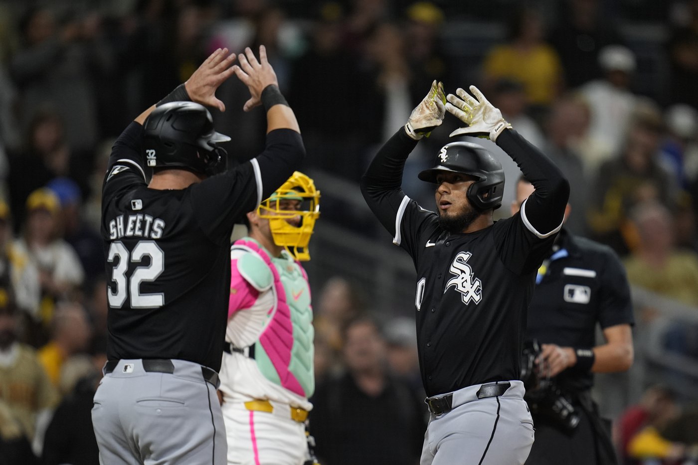 White Sox lose 118th game, waste 9th-inning comeback as Padres win 3-2 on Tatis hit in 10th | iNFOnews.ca