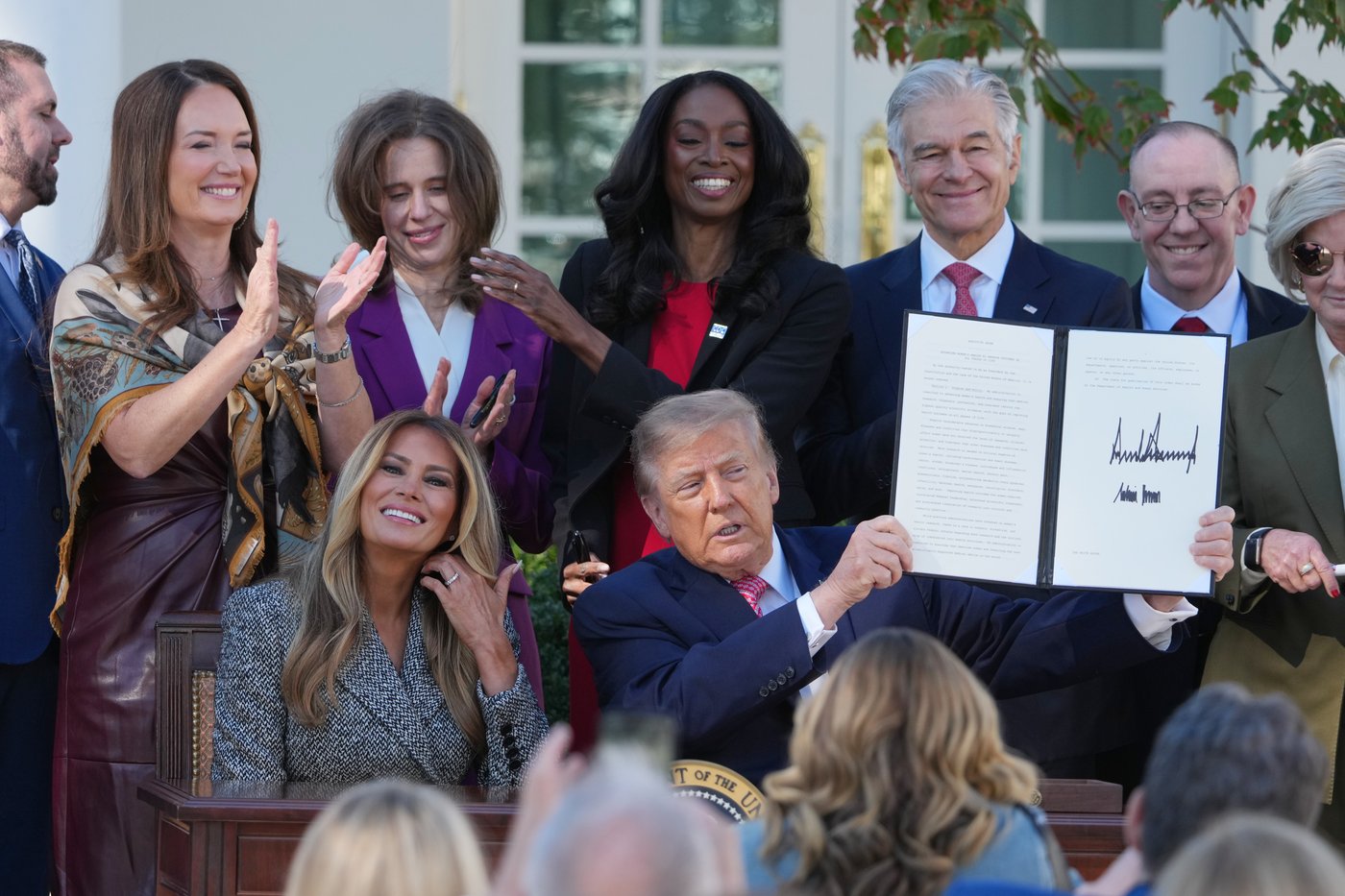 Trump signs an order aimed at boosting women's health research, a plan backed by the first lady | iNFOnews.ca Trump signs an order aimed at boosting women's health research, a plan backed by the first lady | iNFOnews.ca