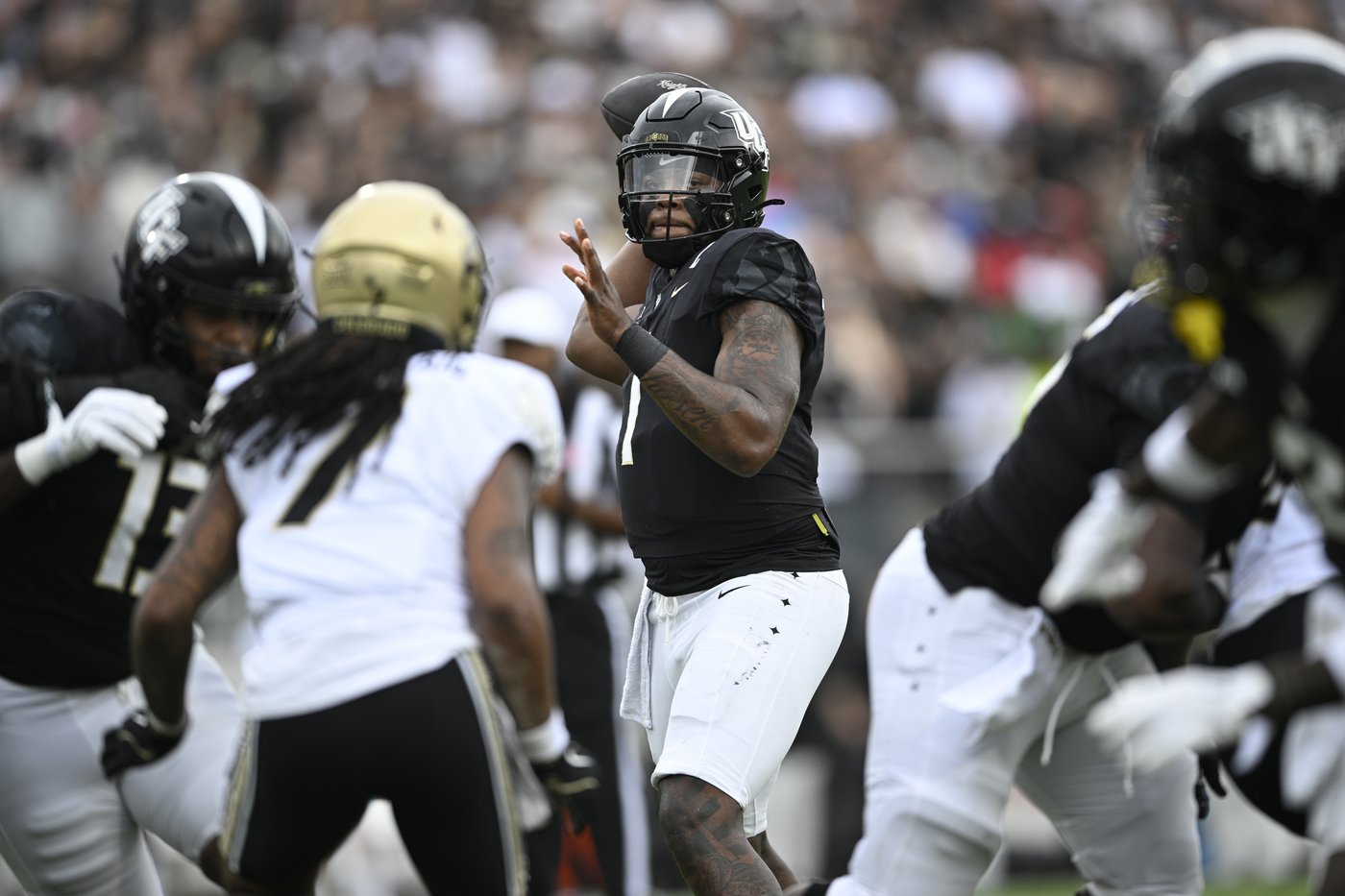 Shedeur Sanders throws for 290 yards, 3 TDs to lead improved Colorado to 48-21 rout of UCF | iNFOnews.ca Shedeur Sanders throws for 290 yards, 3 TDs to lead improved Colorado to 48-21 rout of UCF | iNFOnews.ca