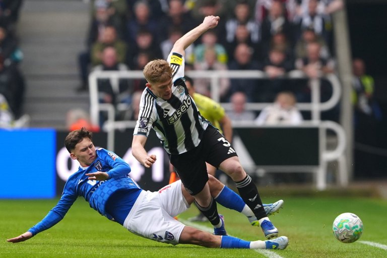 Newcastle vs Sunderland halted after discriminatory abuse from the crowd | iNFOnews.ca