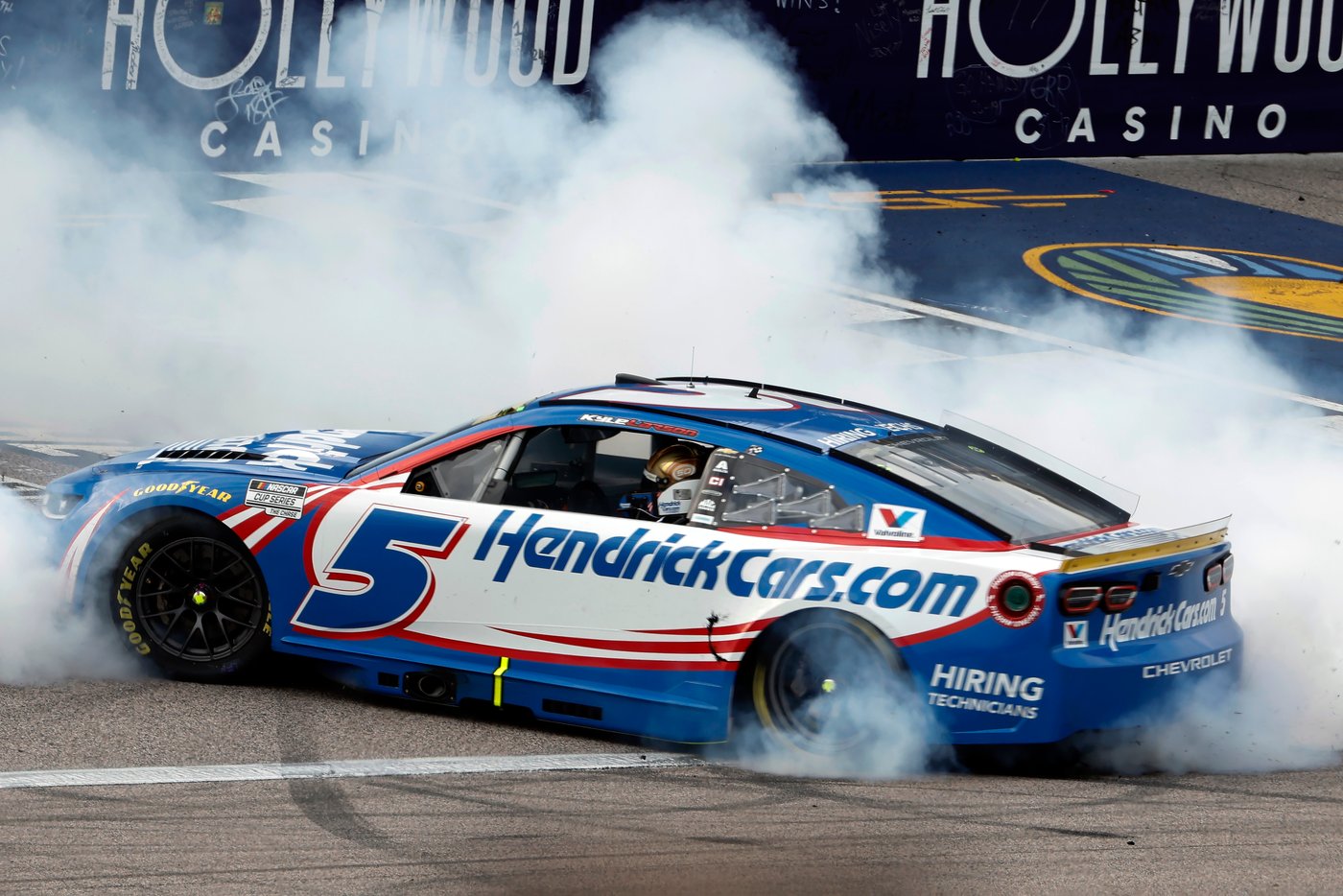 Kyle Larson storms to a dominant Kansas win, tightening his grip on the NASCAR Cup Series title race | iNFOnews.ca Kyle Larson storms to a dominant Kansas win, tightening his grip on the NASCAR Cup Series title race | iNFOnews.ca